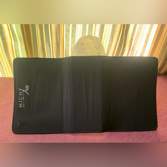 🌺🎁MICHE🌺FREE 🌺BUNDLE 🌺 Miche Ava Purse Changeable front face🌺
#TEM🍀#BILL5 - Picture 7 of 10